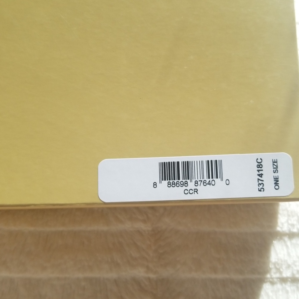🧤🧣NIB MICHAEL KORS SET🧤🧣🧤 - Picture 4 of 8